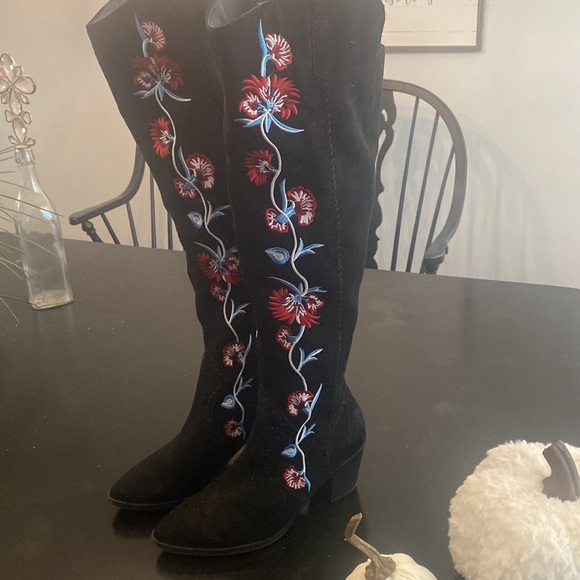Carlos Santana Shoes - Tall boots size 10 like new Carlos Santana